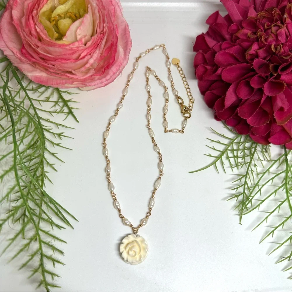NEW⚜️Carved Rose Freshwater Pearl Beaded Necklace